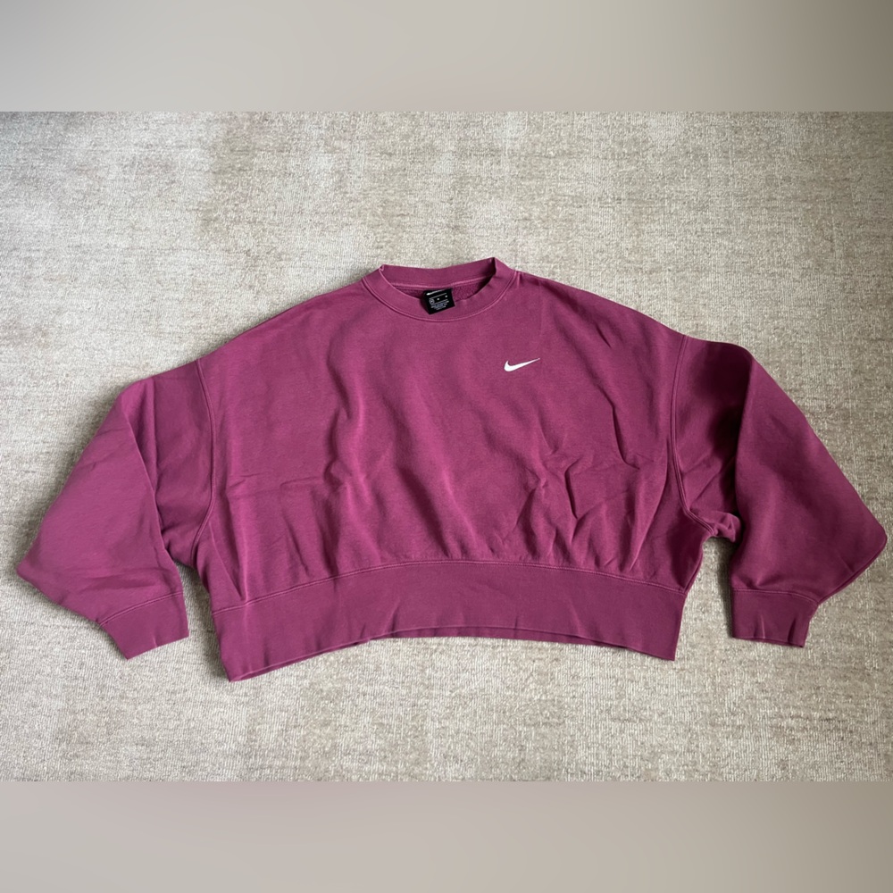 Nike women’s pink crew neck